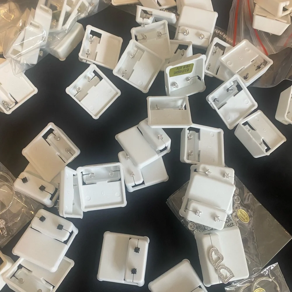 Massive lot of 100 pieces .925 silver with Zirconia, Moissanite, 10k gold - Picture 5 of 17